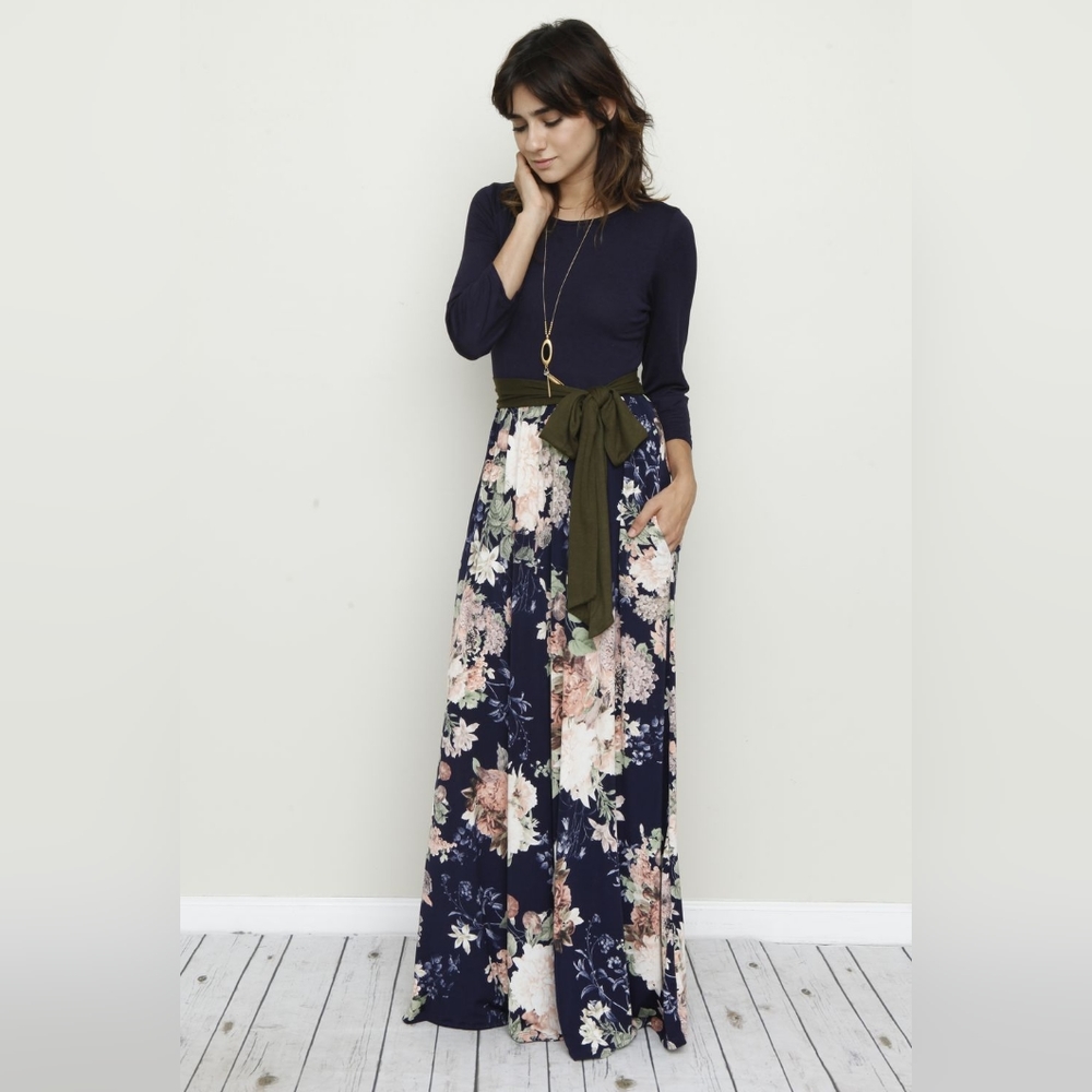 ๐Egs๐ป by Elรณges Navy & White Floral Maxi Dress 1/2 price - Picture 2 of 16